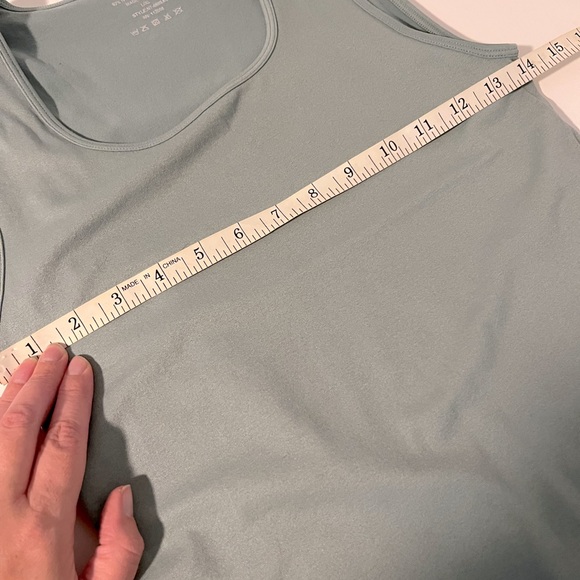 Two fitted maternity tank tops - Picture 7 of 9